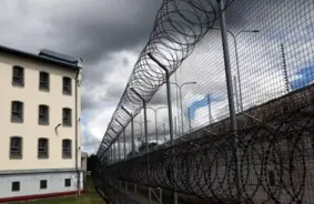 Divu mēnešu cietumsods vīram par ilgstošiem draudiem nogalināt sievu: tiesa sūta stingru vēstījumu