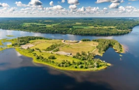 Dvēseles atspulgs ainavā: Likteņdārzā norisinājusies konference “Simboliskā ainava” atklāj nācijas stāstu