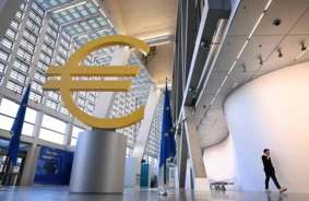 ECB saglabā procentu likmes, saspringti gaidot ES un ASV tirdzniecības sarunu iznākumu