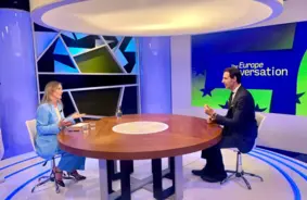 ES Klimata Komisārs Hukstra Aizstāv Ogļūdeņraža Kredītus: "Veidojam Tiltus" ar Āfriku un Latīņameriku