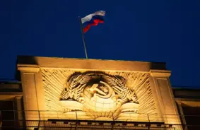 ES sankcijas pret Krieviju iestrēgst: Naftas cenu griesti mirst, Ungārija un Slovākija izmanto vetotiesības taktiku