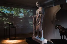 Egona Peršēvica jaunā izstāde Liepājā: Mīti un Pasakas - mūsdienu sabiedrības atspulgs mākslā