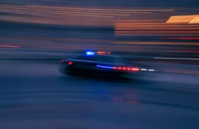 Eksperta brīdinājums: Nepakļaušanās policijai – līdz divu gadu cietumsods. Jaunās pārmaiņas Latvijas ceļu satiksmē un punktu sistēmā.
