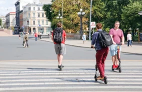 Elektroskrejriteņu OCTA: Mīts vai realitāte – Vai jūsu automašīnas apdrošināšana kļūs dārgāka?