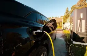 Elektrum Drive iegulda 2,6 miljonus eiro plašākā lieljaudas uzlādes tīkla izveidē Baltijā