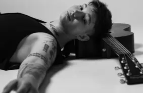 Emilija Bērziņa svin dzimšanas dienu ar debijas minialbumu “Tintes Stāsts”