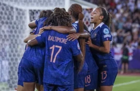 Francija Aizraujošā Cīņā Gāž Eiropas Čempiones; Nīderlande Sāk "Euro 2025" ar Pārliecinošu Uzvaru