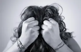 Gandrīz puse Latvijas darbinieku izjūt izdegšanu: atklātas biežākās pazīmes un riska grupas