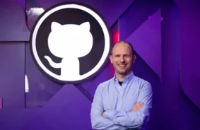 GitHub vadītājs: Programmēšanai jāmācās skolā, MI pārveido nozari un prasa nepārtrauktu mācīšanos