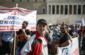 Grieķija gatavojas ieviest 13 stundu darba dienu, izraisot plašus protestus