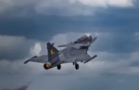 Gripen E ar MI vadību veic izšķirošus kaujas izmēģinājumus Latvijā