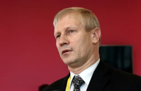 Gundars Važa Pārliecinoši Pārvēlēts Tukuma Novada Domes Priekšsēdētāja Amatā: Stabilitāte un Nākotnes Izaicinājumi
