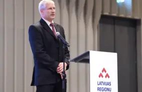 Gundars Važa Pārvēlēts par Tukuma Novada Domes Priekšsēdētāju: Stabilitāte un Jaunie Izaicinājumi