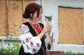 Harkivas Sirdsdāmas: Kā Olha Tolsta Glābj Dzīvniekus Kara Postā un Sniedz Cerību