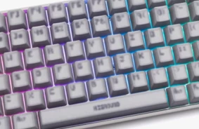 Higround Basecamp 75+ BLUR: Klaviatūra, kas atgriež 90. gadu pikseļu nostalģiju