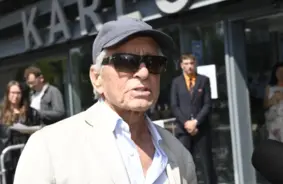 Holivudas leģenda Maikls Duglass atklāj skaudro patiesību: "Negribu nomirt filmēšanas laukumā"