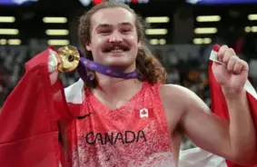 Ītens Kacbergs ar Pasaules čempionāta rekordu nosargā titulu vesera mešanā