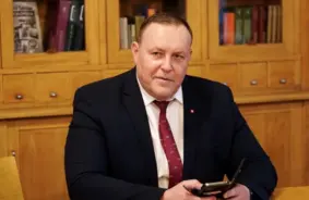 Izdienas Pensiju Reforma: Iekšlietu Ministrs Uzstāj – Izmaiņas Tikai Jaunajiem Dienestniekiem