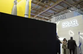 Izraēlas ieroču stendi bloķēti Parīzē: "Rafael" sola tiesāties par diskrimināciju