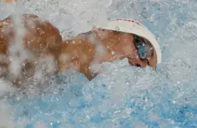 Jānis Deivs Dzirkalis ar jaunu Latvijas rekordu starp pasaules elites peldētājiem Singapūrā