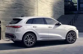 Jaunais Audi Q5 e-hybrid: Iespaidīga 100 km Elektriskā Sniedzamība Pārdefinē Luksusa SUV Segmentu