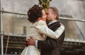 Jaunas vēsmas "Silmačos": Gundara Silakaktiņa "Skroderdienu" iestudējums Jāņu vakarā TV3 ēterā