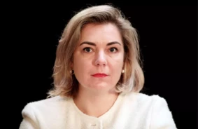 Jeļena Gavrilova Stājas Pie "Latvijas Pasta" Padomes Stūres: Jauns Vējš Valsts Uzņēmuma Transformācijā