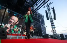 Jelgavā krāšņi atklāta "Prāta Vētras" "Pirmās dienas tūre": emocionāls festivāls Lielupes pļavā