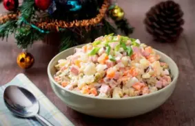 Kā ideāli izvārīt dārzeņus Оливье: šefpavāra noslēpumi gardākai svētku salātu versijai