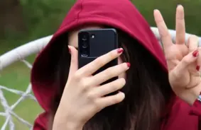 Kad bērns izaug un kļūst svešs: kā vecākiem tikt galā ar vilšanos un atjaunot saikni