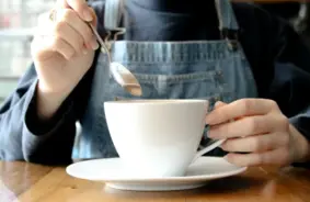 Kafija un smadzenes: vai ikdienas dzēriens var uzlabot kognitīvās spējas un pasargāt no slimībām?