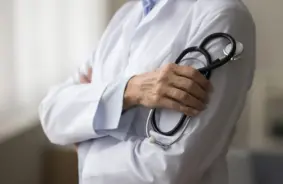 Kam pienākas valsts apmaksāta kontracepcija? Detalizēts ceļvedis sociāli neaizsargātām sievietēm