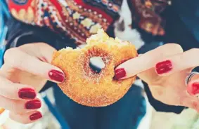 Kāpēc rudenī kārojas saldumi un kā tos baudīt veselīgi?