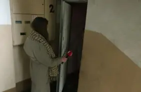 Kazdangā sievieti izcēlusies ugunsgrēks; kaimiņi dzirdējuši saucienus pēc palīdzības