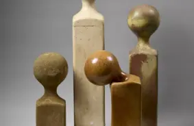 Keramiķa Andreja Ķiģeļa retrospektīva "Pamestais māls" atklāj dvēseles stāstu Kalnciema kvartālā