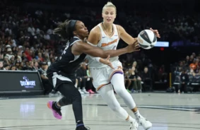 Kitija Laksa Ar Nozīmīgu Spēles Laiku Palīdz "Mercury" Izcīnīt Svarīgu Uzvaru Pār "Aces" WNBA