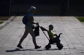 Kļūt par mammu – vēlāk: Latvijas dzimstības krīze un Eiropas demogrāfiskie izaicinājumi
