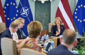 Koalīcija Gatavo Sāpīgus Lēmumus: Algu Iesaldēšana, Cenu Sarukums un Cīņa pret Birokrātiju