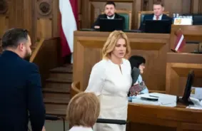 Koalīcija apņemas iesaldēt amatpersonu algas un partiju finansējumu: Solidaritātes solis budžeta stingrībā