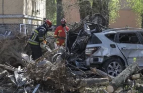 Krievijas raķešu trieciens Kijivā: Bojāgājušo skaits sasniedz 31, pieci bērni miruši