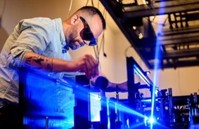 Kvantu Lēciens Elektronikā: Jauni Materiāli 1000x Paātrinās Ierīces un Aizstās Silīciju