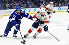 Latviešu hokejisti Vilmanis un Girgensons atzīmējas NHL pārbaudes spēlēs; Merzļikins saskaras ar konkurenci