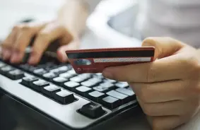 Latviešus apzog viltus CSDD ziņas: miljoni zaudēti krāpnieku nagos