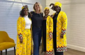 Latviete Ieva Jākobsone: dullā daukas ceļš no Rīgas līdz Āfrikas un Ķīnas apvāršņiem, saglabājot sirdi Latvijā