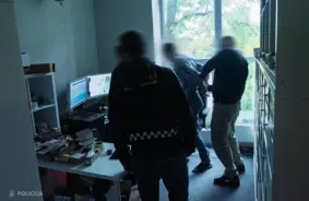 Latvijā likvidēta starptautiska krāpšanas IT infrastruktūra "SIMcartel", aizturētas 5 personas