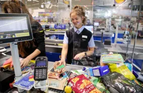 Latvijā pieaug skaidrās naudas maksājumu īpatsvars, eksperti iesaka diversificēt norēķinu veidus