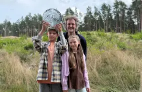 Latvijā top vizuāli krāšņa ģimenes filma ar mākslīgā intelekta palīdzību – “Kristofers un divu pasauļu atslēga”