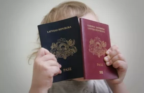 Latvijas Demogrāfiskais Pavērsiens: Nepilsoņu Skaits Strauji Sarūk par Gandrīz 13%