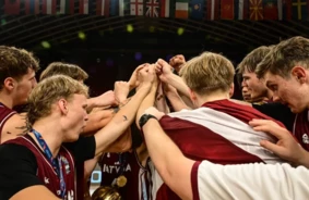 Latvijas U-20 basketbolisti triumfē Eiropas čempionāta B divīzijā un atgriežas elitē ar perfektu bilanci