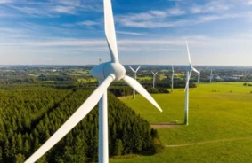 Latvijas ambiciozais vēja enerģijas ceļš: simtiem turbīnu līdz 2030. gadam un mežu dilemna